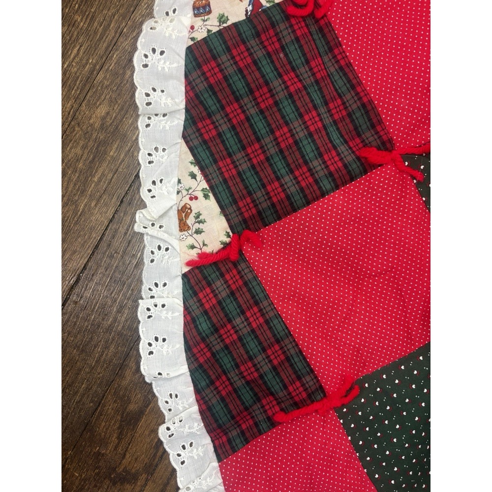 58" Vintage Multicolor Hand Quilted Patchwork Christmas Tree Skirt w/Lace - Picture 4 of 8